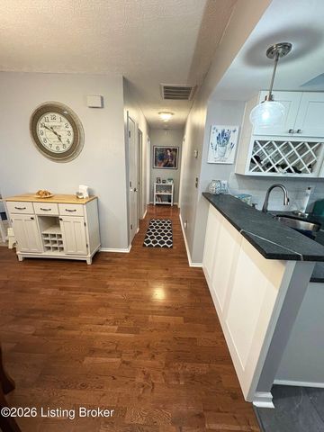 3214 Graystone Manor Pkwy, Louisville, KY 40241