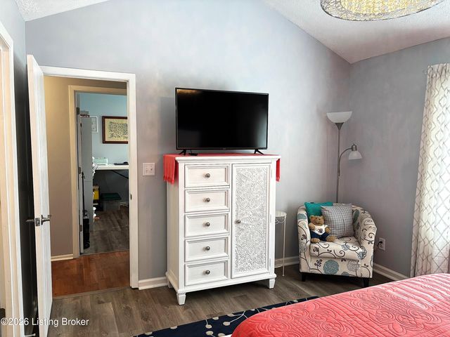 3214 Graystone Manor Pkwy, Louisville, KY 40241