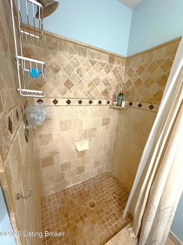 3214 Graystone Manor Pkwy, Louisville, KY 40241