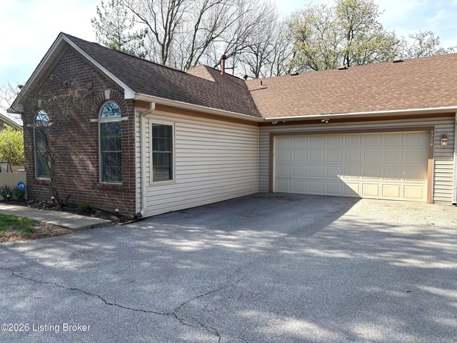 3214 Graystone Manor Pkwy, Louisville, KY 40241