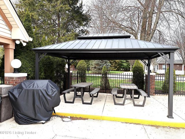 3214 Graystone Manor Pkwy, Louisville, KY 40241