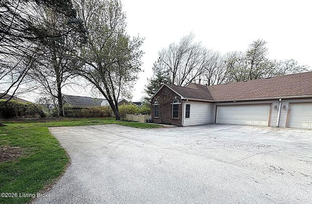 3214 Graystone Manor Pkwy, Louisville, KY 40241