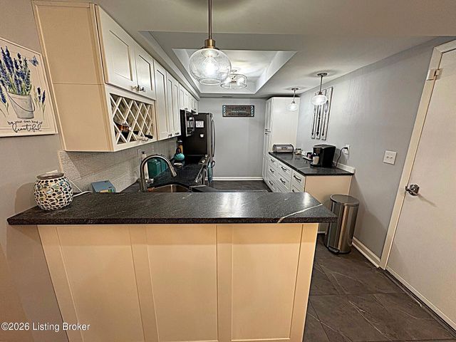 3214 Graystone Manor Pkwy, Louisville, KY 40241