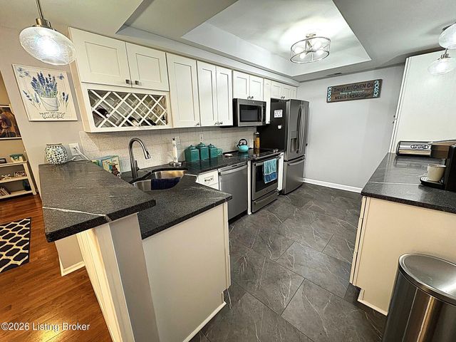 3214 Graystone Manor Pkwy, Louisville, KY 40241