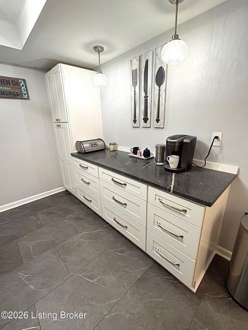 3214 Graystone Manor Pkwy, Louisville, KY 40241