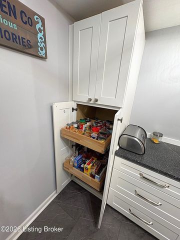 3214 Graystone Manor Pkwy, Louisville, KY 40241