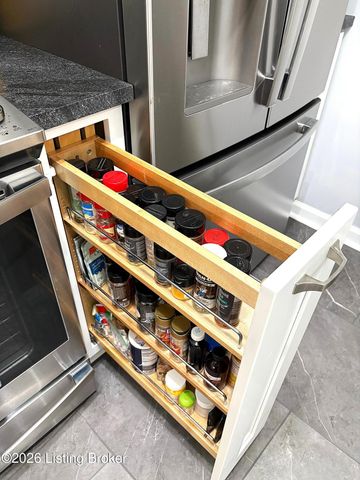 3214 Graystone Manor Pkwy, Louisville, KY 40241