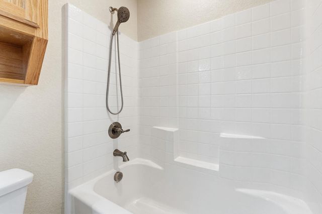 908 E Avenue B, Lampasas, TX 76550