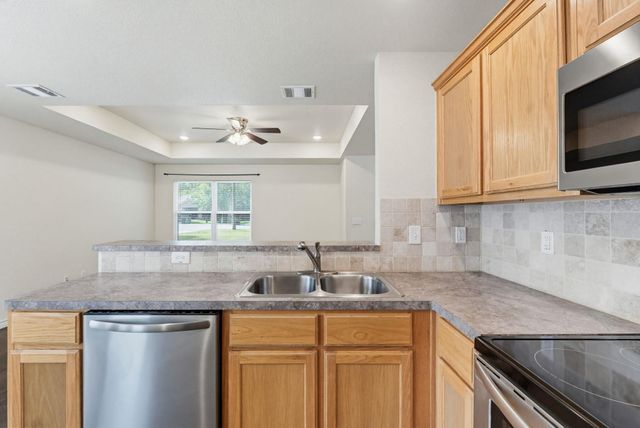 908 E Avenue B, Lampasas, TX 76550