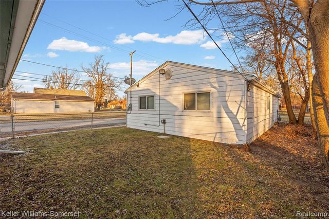 19215 Centralia, Redford, MI 48240