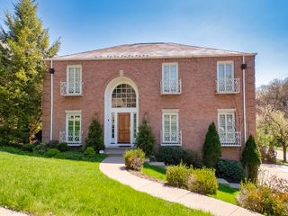 100 Rock Haven LANE, Mt Lebanon, PA 15228