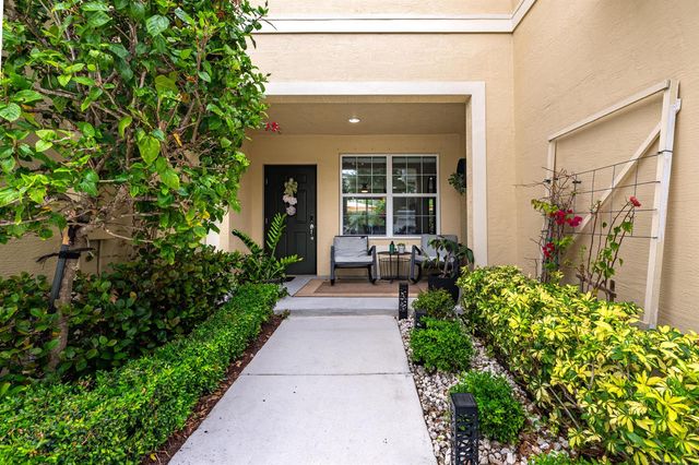 2910 NW Treviso Circle, Port St. Lucie, FL 34986