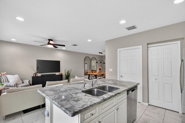 2910 NW Treviso Circle, Port St. Lucie, FL 34986