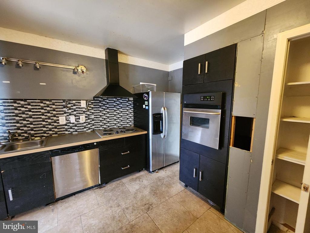 Image 20 of property listing at 6606 PARK HEIGHTS AVE #811, Baltimore, MD 21215