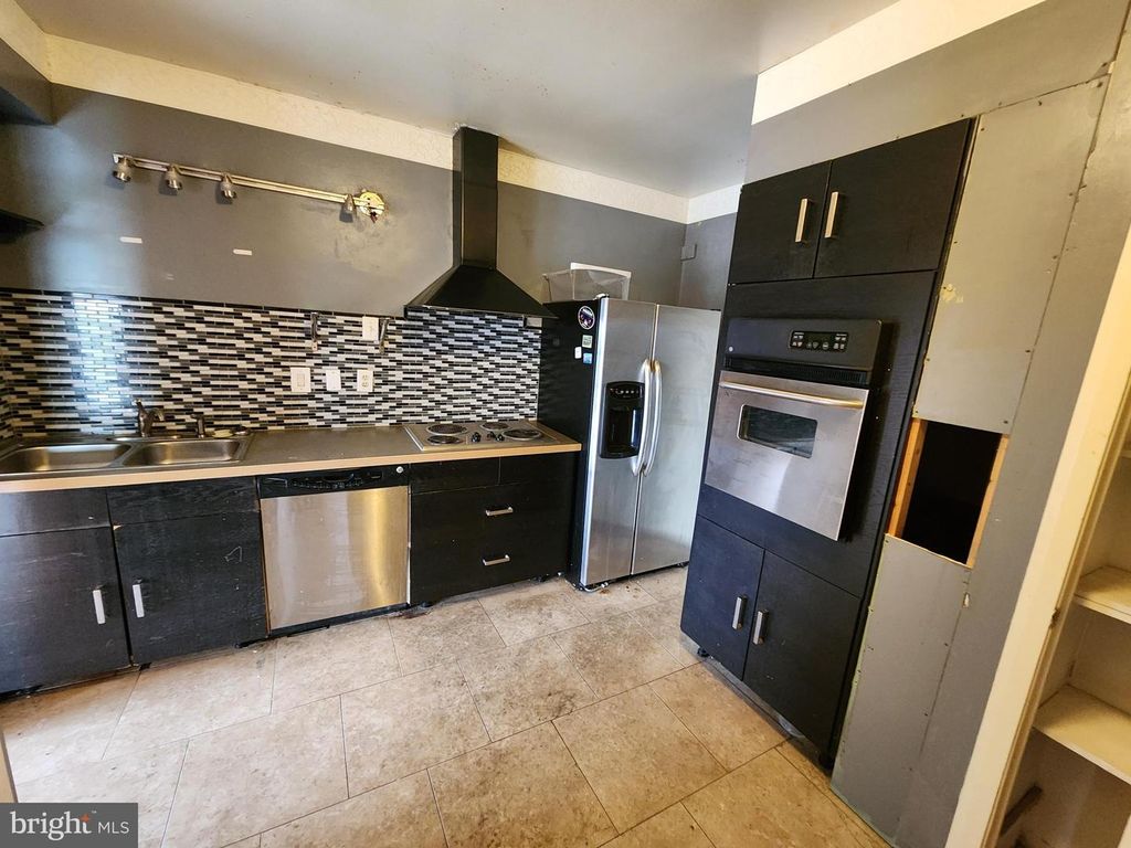 Image 21 of property listing at 6606 PARK HEIGHTS AVE #811, Baltimore, MD 21215