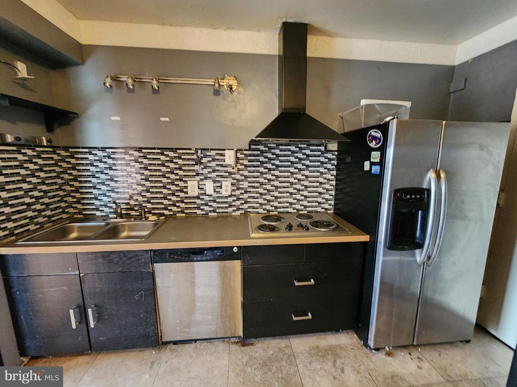 Image 22 of property listing at 6606 PARK HEIGHTS AVE #811, Baltimore, MD 21215