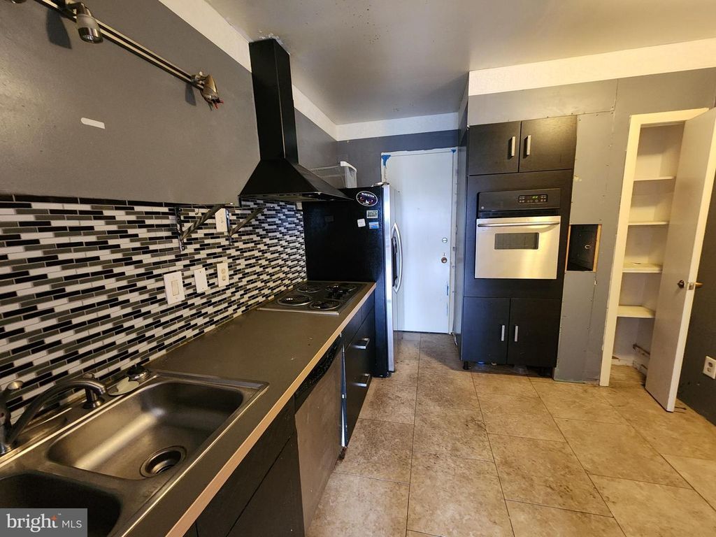 Image 25 of property listing at 6606 PARK HEIGHTS AVE #811, Baltimore, MD 21215