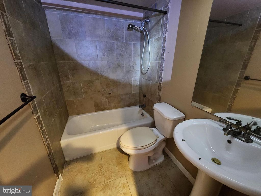 Image 40 of property listing at 6606 PARK HEIGHTS AVE #811, Baltimore, MD 21215