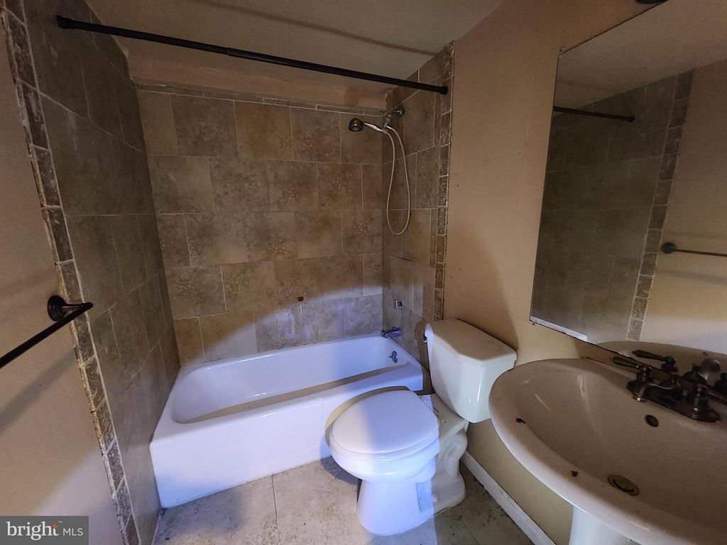 Image 41 of property listing at 6606 PARK HEIGHTS AVE #811, Baltimore, MD 21215