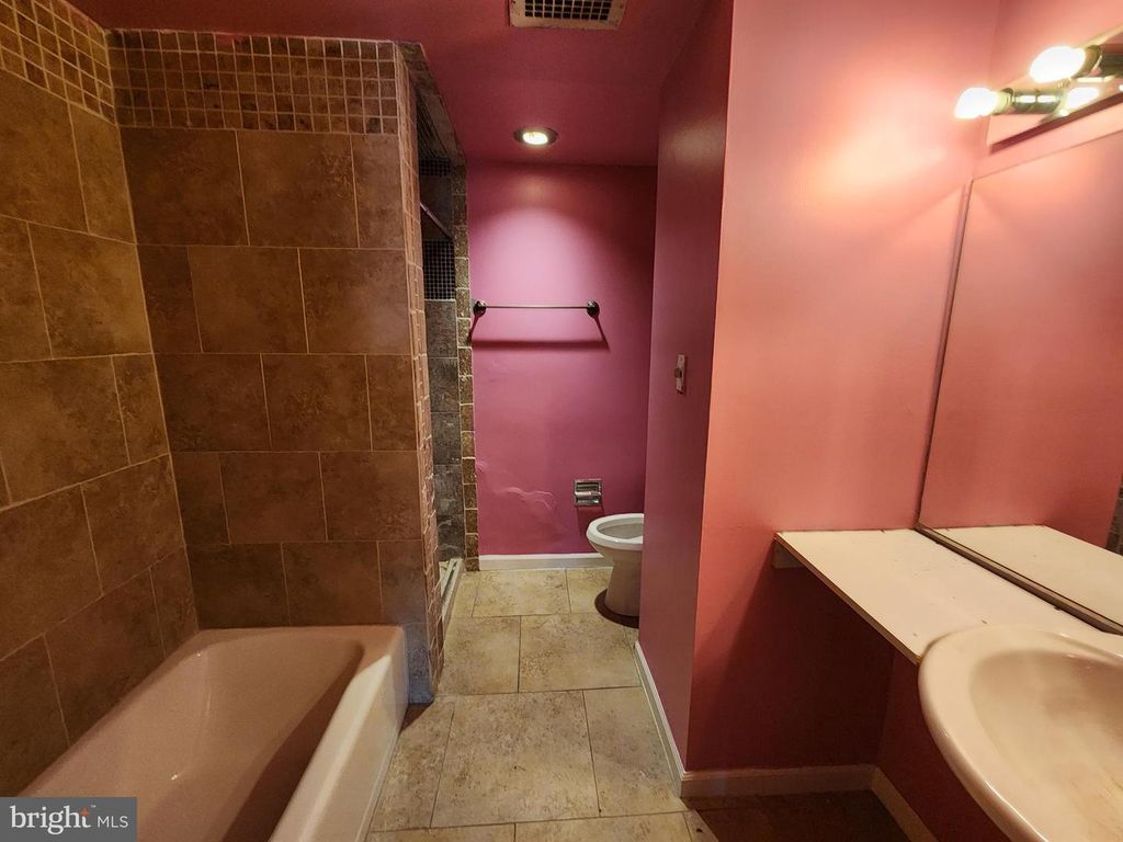 Image 47 of property listing at 6606 PARK HEIGHTS AVE #811, Baltimore, MD 21215