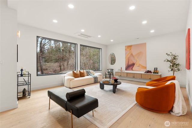 300 SE 208th Street, Bothell, WA 98012