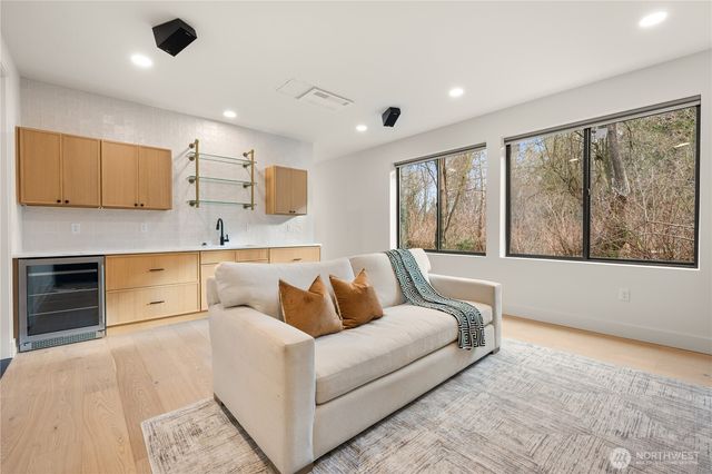 300 SE 208th Street, Bothell, WA 98012