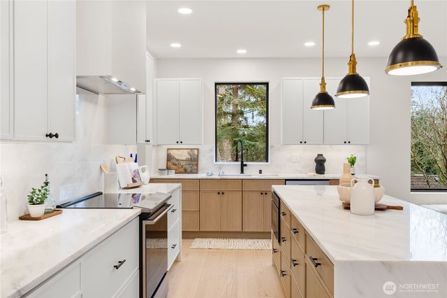 300 SE 208th Street, Bothell, WA 98012