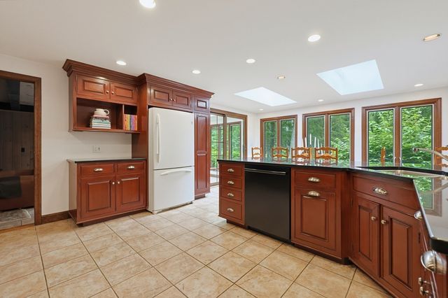 145 Nason Hill Rd, Sherborn, MA 01770