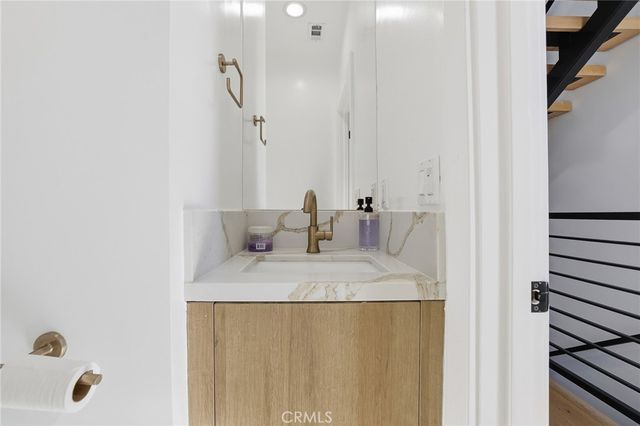 6511 N Contour Lane, North Hollywood, CA 91606