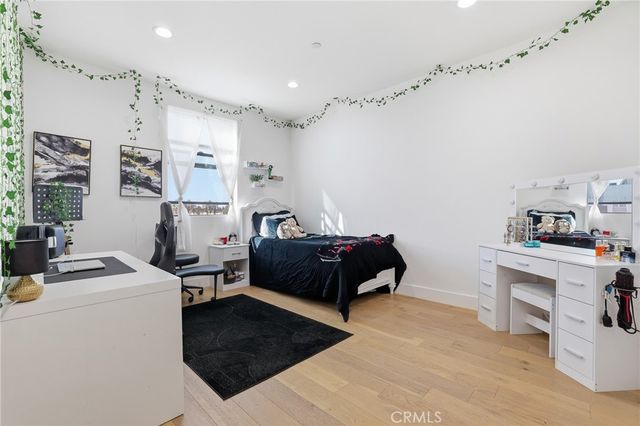 6511 N Contour Lane, North Hollywood, CA 91606