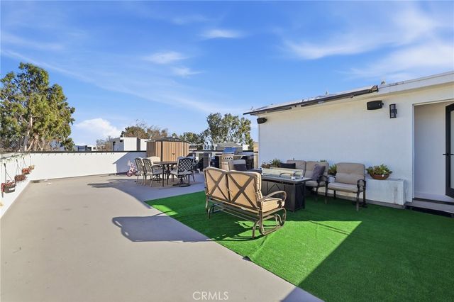 6511 N Contour Lane, North Hollywood, CA 91606