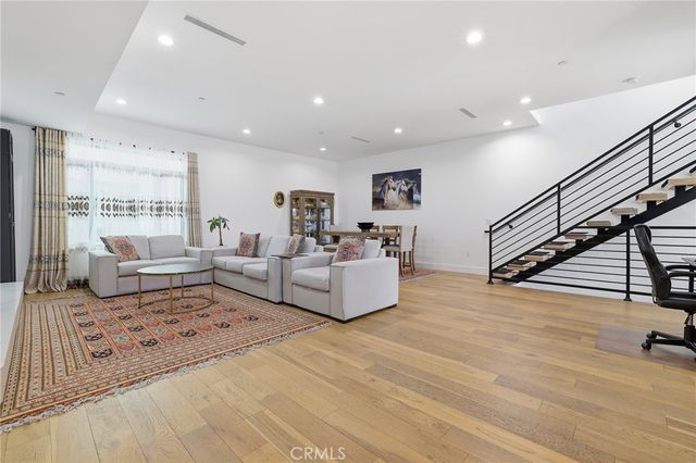 6511 N Contour Lane, North Hollywood, CA 91606