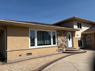 1814 Holly Avenue, Darien, IL 60561