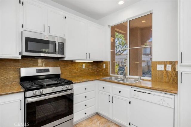 448 N Londonderry Lane D, Orange, CA 92869