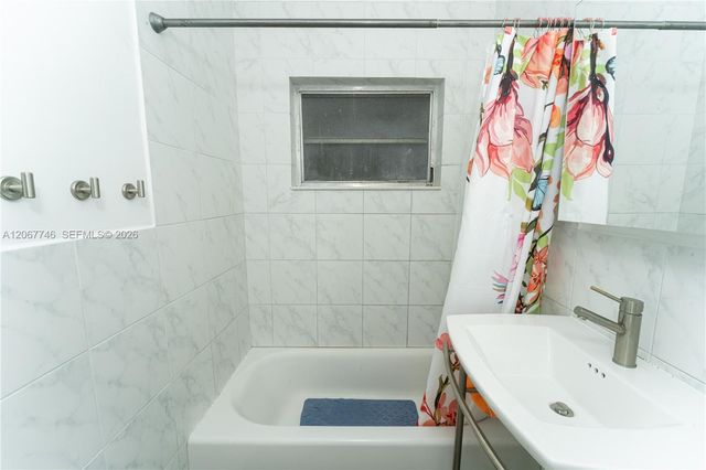 6250 NW 41st Street, Virginia Gardens, FL 33166
