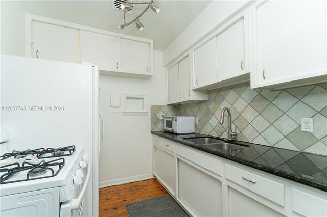 6250 NW 41st Street, Virginia Gardens, FL 33166