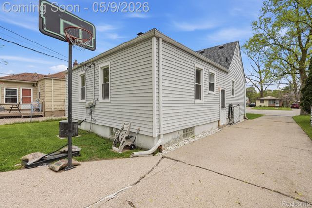 15817 Beech Daly Road, Redford Charter Township, MI 48239