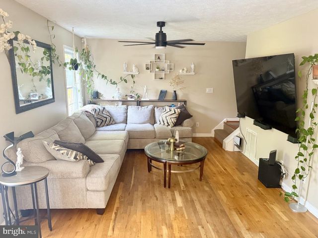 219 LAKESIDE DR, Stephens City, VA 22655
