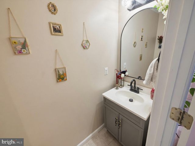 219 LAKESIDE DR, Stephens City, VA 22655