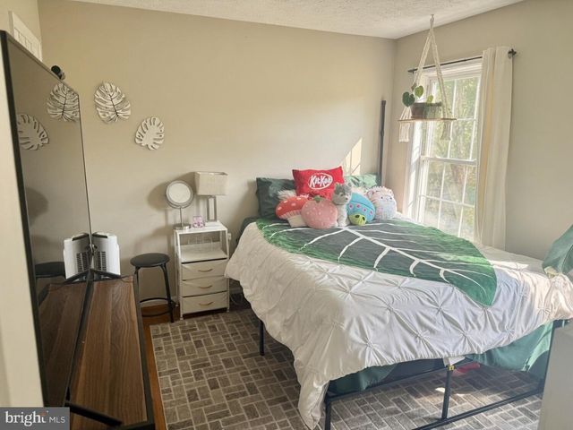 219 LAKESIDE DR, Stephens City, VA 22655
