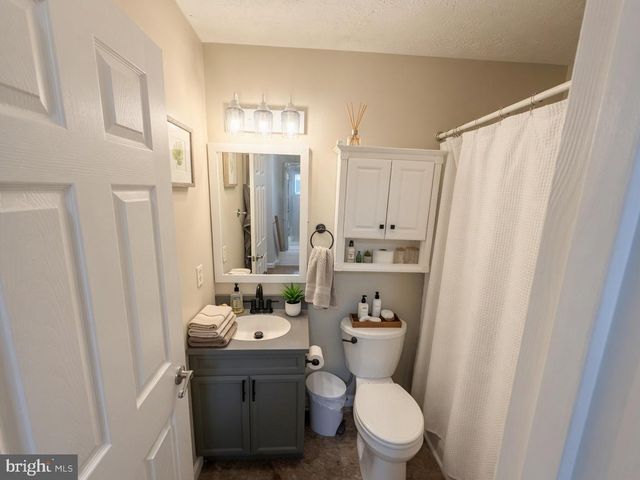 219 LAKESIDE DR, Stephens City, VA 22655