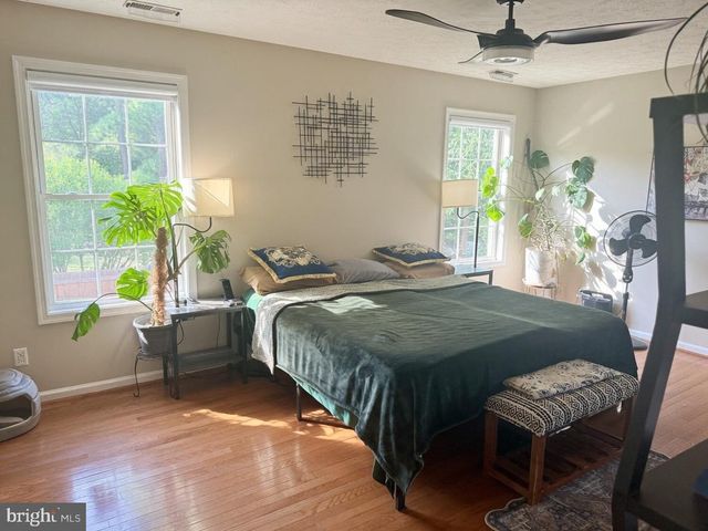 219 LAKESIDE DR, Stephens City, VA 22655