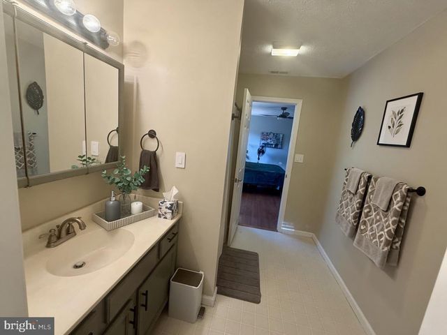 219 LAKESIDE DR, Stephens City, VA 22655