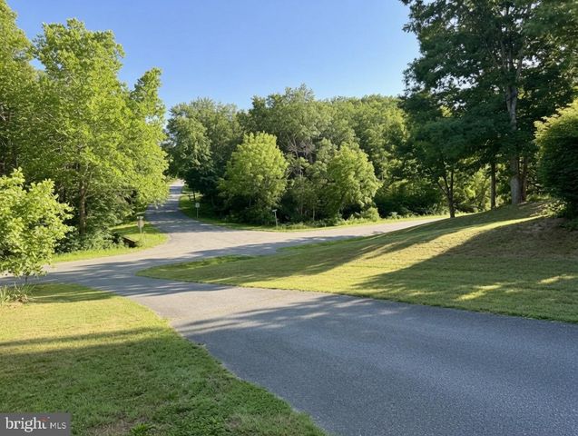 219 LAKESIDE DR, Stephens City, VA 22655