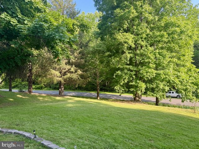 219 LAKESIDE DR, Stephens City, VA 22655