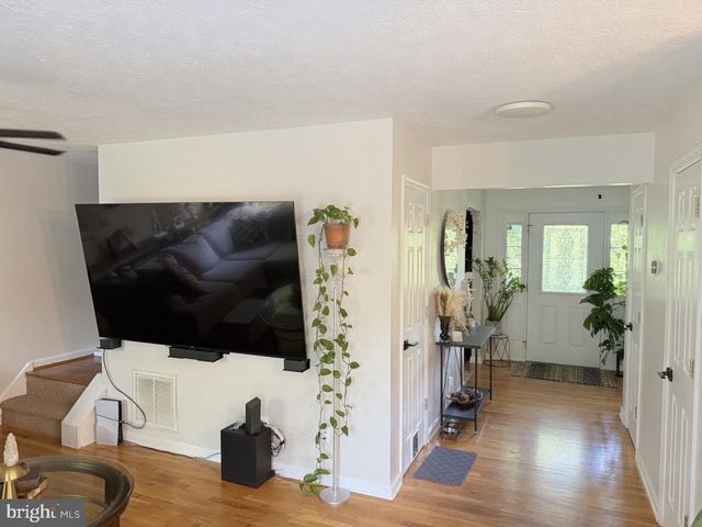 219 LAKESIDE DR, Stephens City, VA 22655