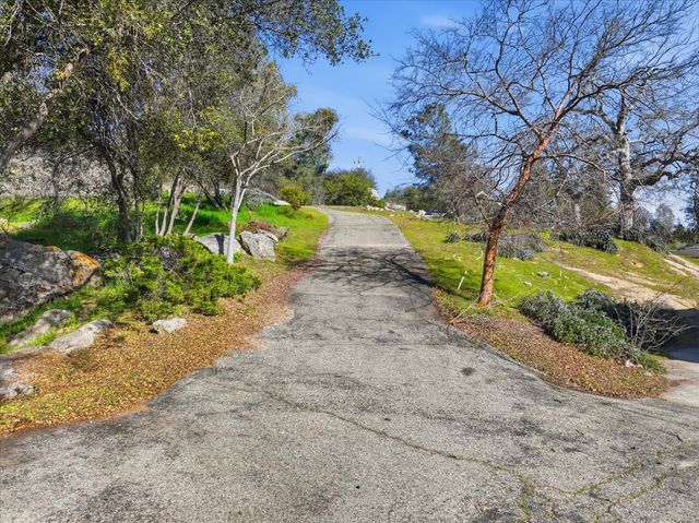 30917 N Dome Dr, Coarsegold, CA 93614