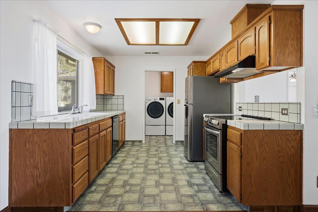 Image 19 of property listing at 30917 N Dome Dr, Coarsegold, CA 93614