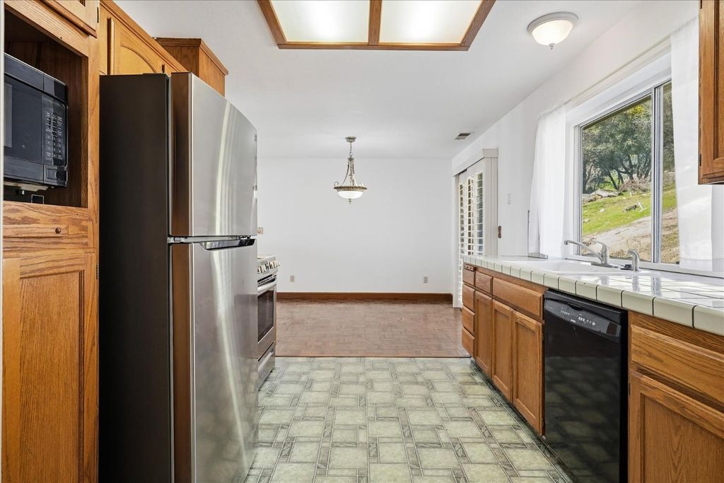 Image 22 of property listing at 30917 N Dome Dr, Coarsegold, CA 93614