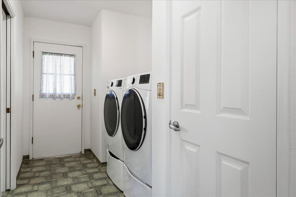 Image 23 of property listing at 30917 N Dome Dr, Coarsegold, CA 93614